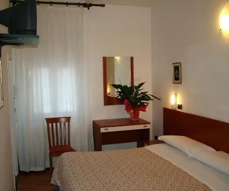 Paradiso Hotel 3*