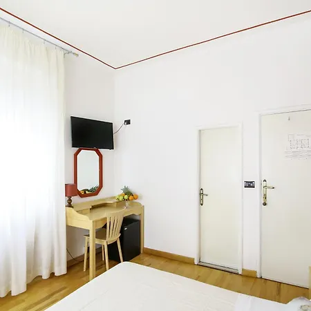 Paradiso Hotel 3*