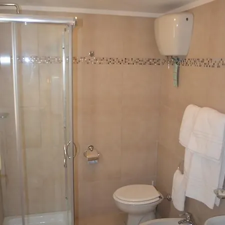 فندق Paradiso 3*