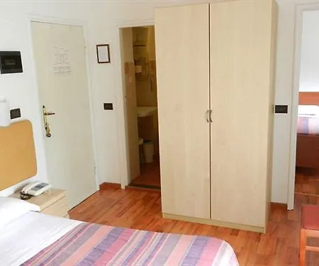 Paradiso Hotel 3*